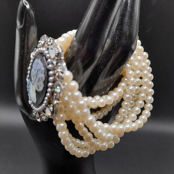 Carolee Cameo Faux Pearl Bracelet, Magnetic Clasp, Glass Cameo Rhinestones - Picture 11 of 11